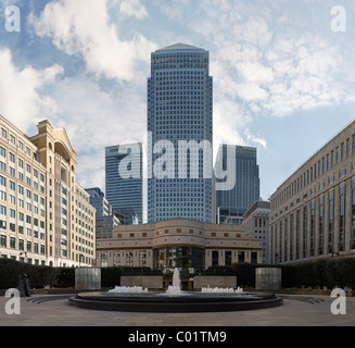 Panoramablick auf Teil des Canary Wharf in den Londoner Docklands Stockfoto