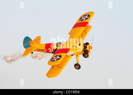 Oldtimer Doppeldecker, Boeing Stearman, Breitscheid Airshow 2010, Hessen, Deutschland, Europa Stockfoto