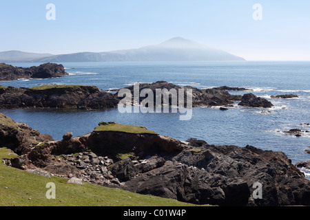 Felsige Küste im Süden von Achill Island, County Mayo, Connacht Provinz, Republik Irland, Europa Stockfoto