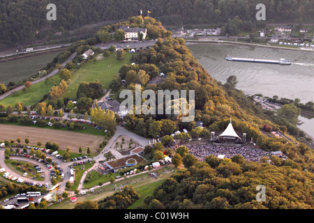 Luftbild, Freilichtbuehne Loreley Freilichtbühne auf der Loreley-Plateau am Loreley-Felsen, hoch über dem Rhein während einer Stockfoto