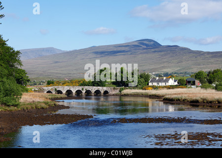 Burrishoole Brücke in der Nähe von Newport, County Mayo, Connacht, Republik Irland, Europa Stockfoto