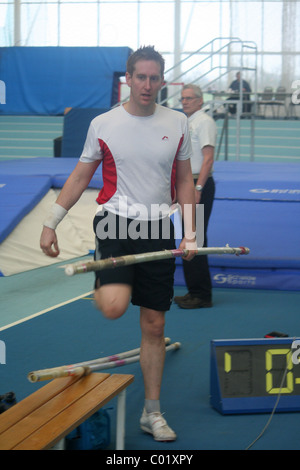 Pole Springer, Lee Valley für Leichtathletik, London Indoor-Spiele, bevor Stabhochsprung Stockfoto