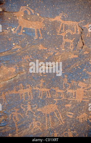 Ca. 3000 Jahre alte Felszeichnungen von Native American Indians, Sand Island, in der Nähe von Bluff, Nord-Utah, USA, Nordamerika Stockfoto