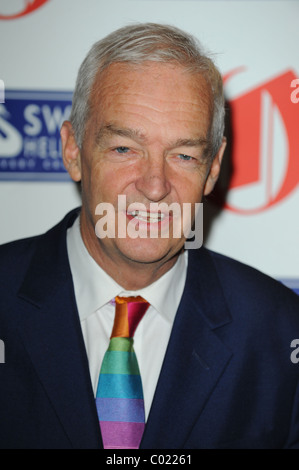 JON SNOW 2011 OLDIE des Jahres Auszeichnungen SIMPSON im Strang LONDON ENGLAND 10. Februar 2011 Stockfoto