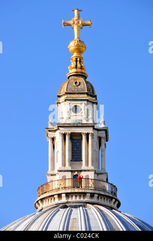 Touristische Sehenswürdigkeiten Blick von hoch oben Stadt London Aussichtsplattform Galerie oben am Ludgate Hill St Pauls Cathedral London Sehenswürdigkeiten England Großbritannien Stockfoto