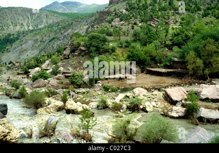 Iranisch-irakischen Grenze, Schmuggler Route in Irakisch-Kurdistan. Pferden-Wohnwagen-Carry-Versorgungsmaterialien, Waffe und Handel Stockfoto