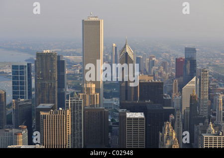 Blick auf die beiden Prudential Plaza, das Aon Center, Tribune Tower und das Wrigley Building, Chicago, Illinois Stockfoto