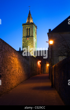 St Salvators College Kapelle Turm von Butts Wynd bei Dämmerung St Andrews Fife Schottland Stockfoto