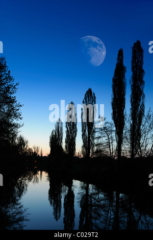 Abenddämmerung am Fluss Rems, Waiblingen, Baden-Württemberg, Deutschland, Europa Stockfoto