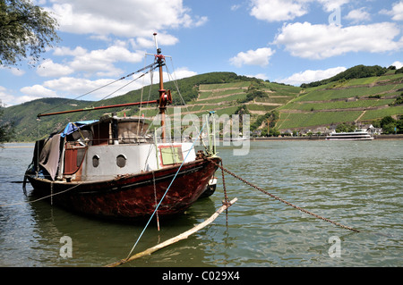 Schiffbruch erleiden Sie gegenüberliegende Assmannshausen, UNESCO World Heritage Kulturlandschaft Oberes Mittelrheintal, Hessen Stockfoto