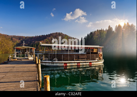 Fähren Kroatien Plitvicer Seen Pier. Nationalpark Plitvice, beliebtes Touristenziel. Stockfoto