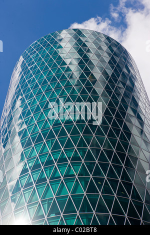 Bürogebäude der Westhafen Tower von OFB, entworfen von den Architekten Schneider + Schumacher und OFB Projektentwicklung Stockfoto