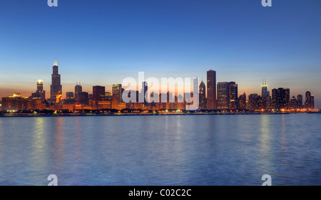 Nacht erschossen, Willis Tower, benannt früher Sears Tower, 311 South Wacker, John Hancock Center, Aon Center, zwei Prudential Plaza Stockfoto