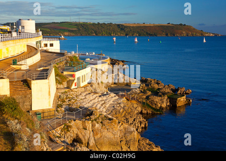 Tinside Lido und der Kolonnade auf Plymouth Hacke in Devon erbaut in den 1930er Jahren zu arbeiten für lokale Arbeitslose Stockfoto