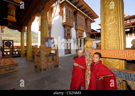 Dzong von Punakha, buddhistische Kloster Festung, Mönche im Tempel, Bhutan, Königreich Bhutan, Südasien Stockfoto