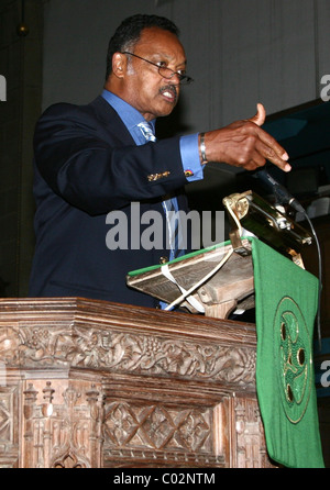 Bürgerrechtler Reverend Jesse Jackson liefert eine öffentliche Adresse in Bradford Kathedrale, West Yorkshire, England am 26. Stockfoto