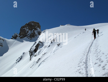 Skitouren im Adyrsu-Tal in der Elbrus-Region des Kaukasus, Russland Stockfoto