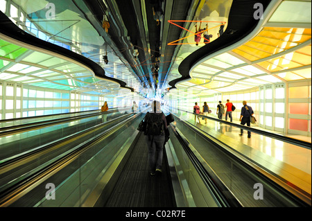 Terminal 1, Concourse BC Anschluss Tunnel, O' Hare International Airport, Chicago, Illinois, USA, Amerika Stockfoto