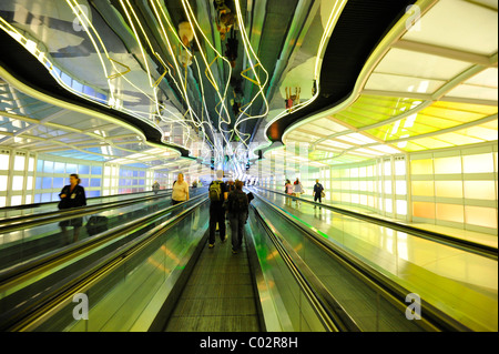 Terminal 1, Concourse BC Anschluss Tunnel, O' Hare International Airport, Chicago, Illinois, USA, Amerika Stockfoto