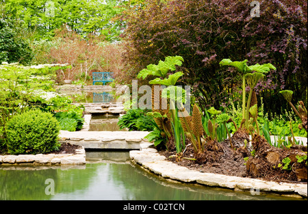 Die schöne Wassergärten in den Gerichten Gärten, Holt, Wiltshire, England, UK Stockfoto