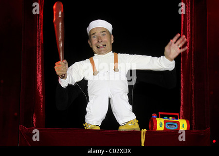 Felix Gaudo, die an einer Vielzahl Nacht, Gauklerfest Koblenz 2010, Artistin Festival, Koblenz, Rheinland-Pfalz Stockfoto