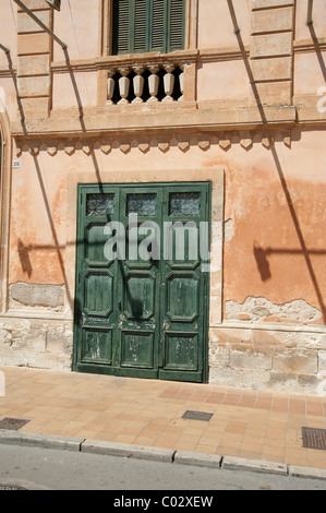 Alte Tür und Wand detail Ciutadella Menorca Spanien Stockfoto