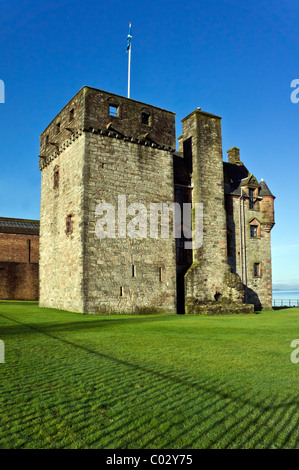 Newark Castle durch den Fluss Clyde in Port Glasgow Inverclyde Schottland Stockfoto