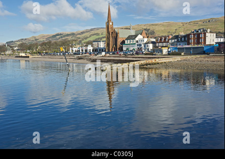 Meer-Fassade des Seebades Largs in North Ayrshire Schottland an einem sonnigen Februartag Stockfoto