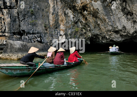 In der Nähe von Ninh Binh, Tam Coc Höhlen, trockene Halong Bucht, Vietnam, Südostasien Stockfoto