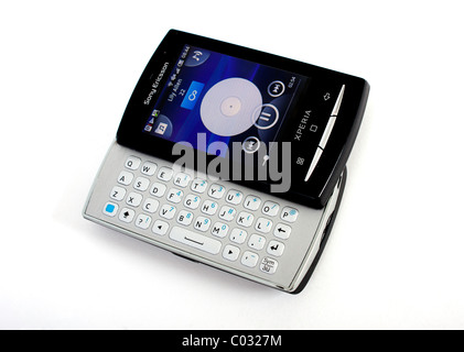Das Sony Ericsson Xperia Mini Pro Handy auf weißem Hintergrund als einen Ausschnitt der Marke Produktbild zeigt den Musik-player Stockfoto