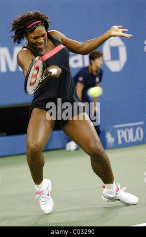 Serena Williams im Wettbewerb an Tag drei der uns Open 2007 im Arthur Ashe Stadium New York City, USA - 29.08.07 Stockfoto