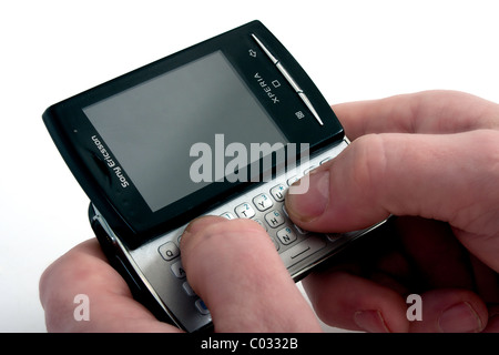 Sony Ericsson Xperia Mini Pro Handy auf einem weißen Hintergrund als einen Ausschnitt der Produkt-Marken-image Stockfoto
