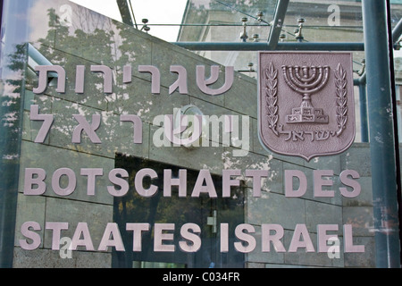 Eingang und Wappen von der israelischen Botschaft in Berlin, Deutschland, Europa Stockfoto