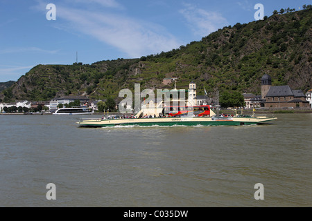 Rhein Fähre Loreley VI zwischen St. Goar und St. Goarshausen, St. Goar, Rheinland-Pfalz, Deutschland, Europa Stockfoto