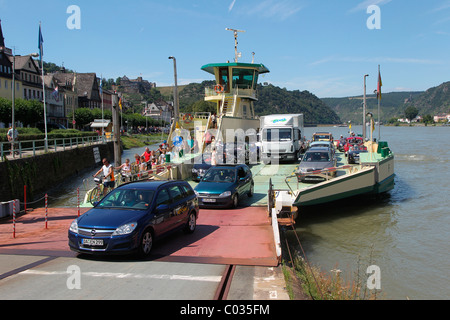 Rhein Fähre Loreley VI zwischen St. Goar und St. Goarshausen, St. Goar, Rheinland-Pfalz, Deutschland, Europa Stockfoto