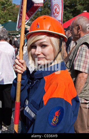 Junge Frau, DFV, Junior Feuerwehr Verband, Berlin, Deutschland, Europa Stockfoto