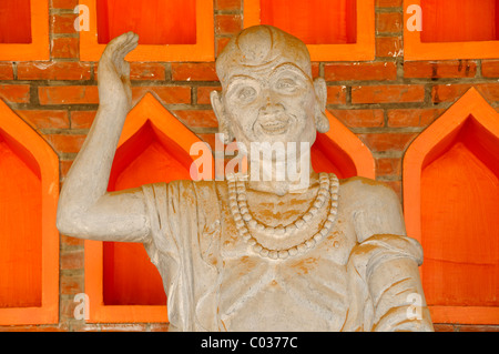 Alabaster Statuen im Inneren der Chua Bai Dinh Pagode, derzeit eine Baustelle, zu einem der größten Pagoden von Stockfoto