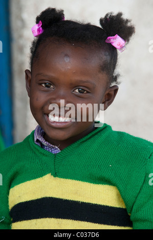 Mädchen mit Zöpfen, 4-5 Jahre, afrikanische Kind, Portrait, Tansania, Afrika Stockfoto
