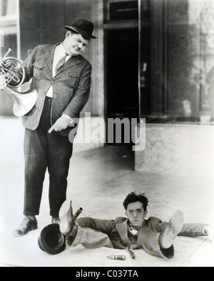 LAUREL und HARDY U.S. Film comic-Duo mit Stan Laurel und Oliver Hardy auf der linken Seite Stockfoto