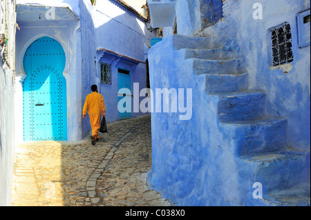 Engen Gassen und Treppen in der Medina von Chefchaouen, Riffgebirge, Marokko, Afrika Stockfoto