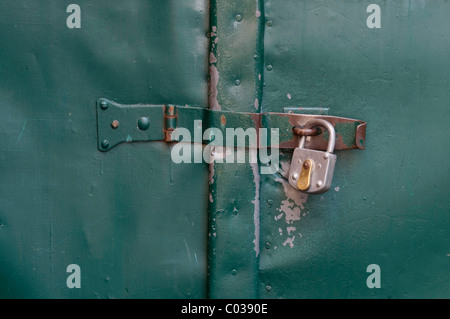 Vorhängeschloss Tor-Verriegelung Stockfoto