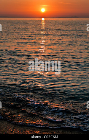 Sonnenuntergang am Almyros Beach, in der Nähe von Acharavi, North coast, Insel Korfu, Ionische Inseln, Griechenland, Süd-Europa, Europa Stockfoto