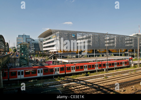 ZOB Zentraler Omnisbusbahnhof, zentralen Busbahnhof, verliehen von der Bayerischen Architektenkammer 2010, München, Bayern Stockfoto