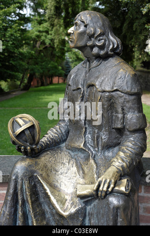 Nikolaus-Kopernikus-Denkmal, Schlossmuseum der bischöflichen Burg, Allenstein, Olsztyn, Masuren, Polen, Europa Stockfoto