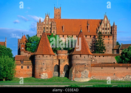 Schloss Marienburg, ehemals Schloss Marienburg, dem Sitz des Hochmeisters des Deutschen Ordens, Malbork, Masuren, Polen Stockfoto