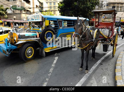 Jeepney Taxis und Pferdekutschen in Manila, Philippinen, Südostasien Stockfoto