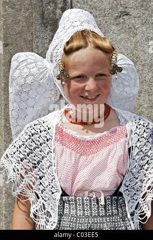 Mädchen tragen Tracht des Zeeland Provinz, Middelburg, Walcheren Halbinsel, Holland, Benelux, Europa Stockfoto