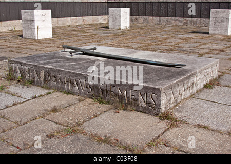 Siemens-Denkmal, Bronze-Adler mit Stele zum Gedenken an die gefallenen Mitarbeiter von Siemens in der ersten und zweiten Weltkrieg Stockfoto