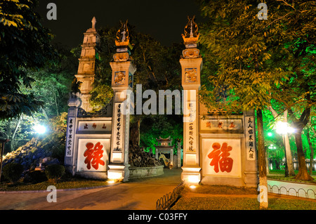 Eintritt in die rote Brücke, Hoan-Kiem-See, Hanoi, Vietnam, Südostasien Stockfoto