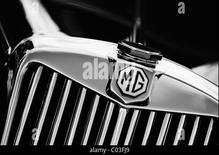 MG TF 1500 britische Oldtimer. Monochrom Stockfoto